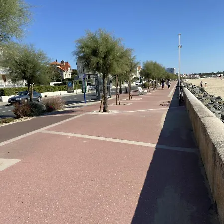 3 Etoiles A Royan, 2 Pas De La Plage, Terrasse, Parking, Wifi ! - Fr-1-539-5 Apartament Royan