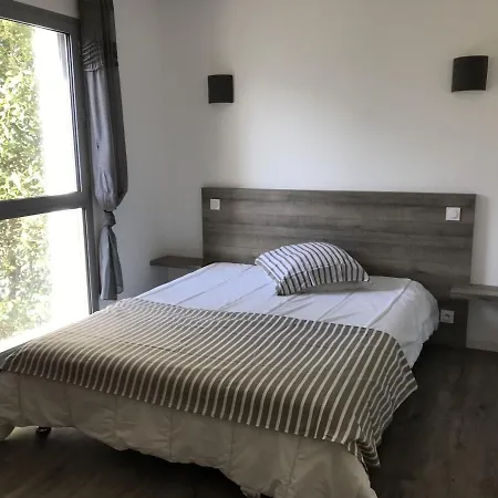 Apartament 3 Etoiles A Royan, 2 Pas De La Plage, Terrasse, Parking, Wifi ! - Fr-1-539-5