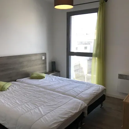 3 Etoiles A Royan, 2 Pas De La Plage, Terrasse, Parking, Wifi ! - Fr-1-539-5 Apartament