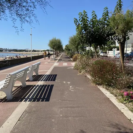 3 Etoiles A Royan, 2 Pas De La Plage, Terrasse, Parking, Wifi ! - Fr-1-539-5 Royan