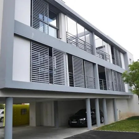 3 Etoiles A Royan, 2 Pas De La Plage, Terrasse, Parking, Wifi ! - Fr-1-539-5