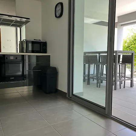 Apartament 3 Etoiles A Royan, 2 Pas De La Plage, Terrasse, Parking, Wifi ! - Fr-1-539-5 *
