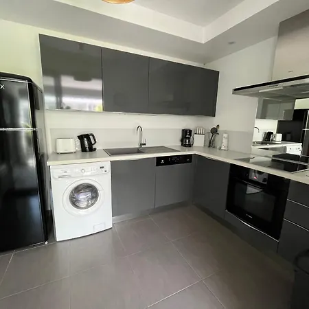 3 Etoiles A Royan, 2 Pas De La Plage, Terrasse, Parking, Wifi ! - Fr-1-539-5 *
