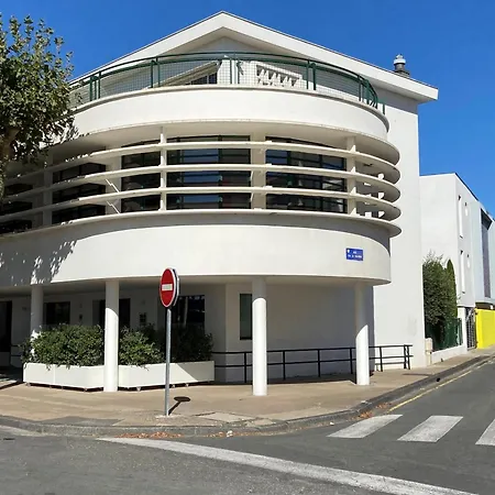 Apartament 3 Etoiles A Royan, 2 Pas De La Plage, Terrasse, Parking, Wifi ! - Fr-1-539-5
