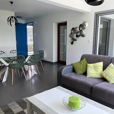 3 Etoiles A Royan, 2 Pas De La Plage, Terrasse, Parking, Wifi ! - Fr-1-539-5 Royan
